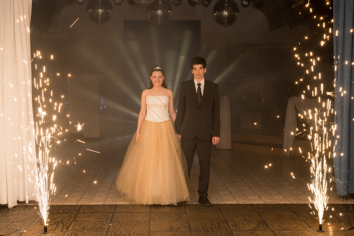 Fotos de la fiesta de quince de Agustina por Diego Delgado Fotógrafo.