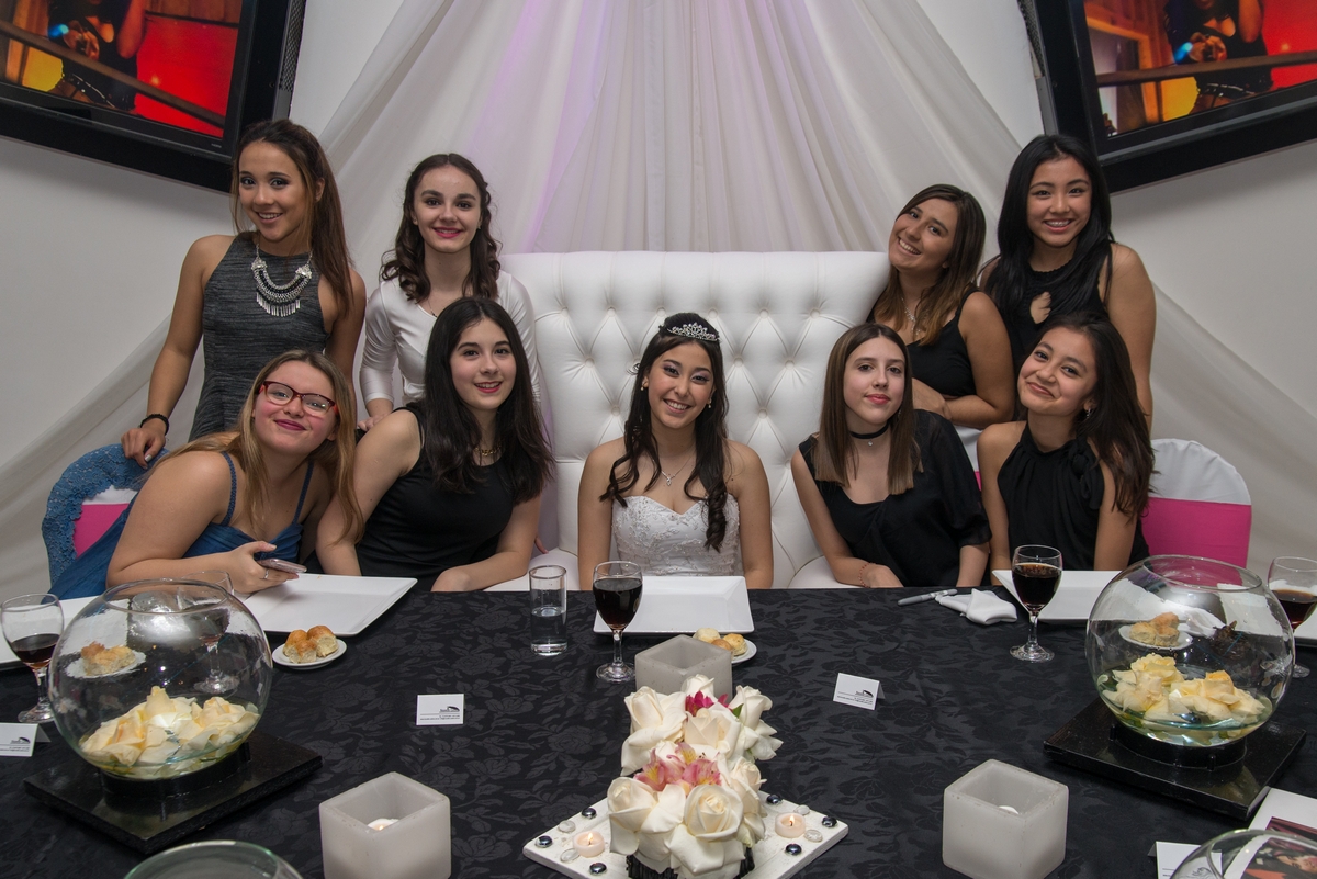 Fotos de la fiesta de quince de Emilia por Diego Delgado Fotógrafo.