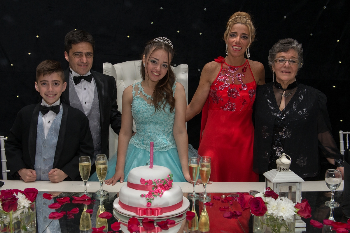 Fotos de la fiesta de quince de Maru por Diego Delgado Fotógrafo