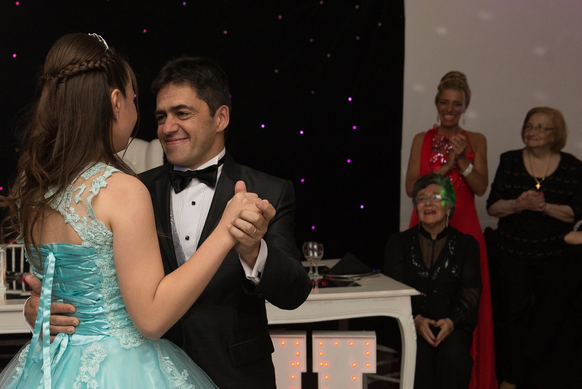Fotos de la fiesta de quince de Maru por Diego Delgado Fotógrafo